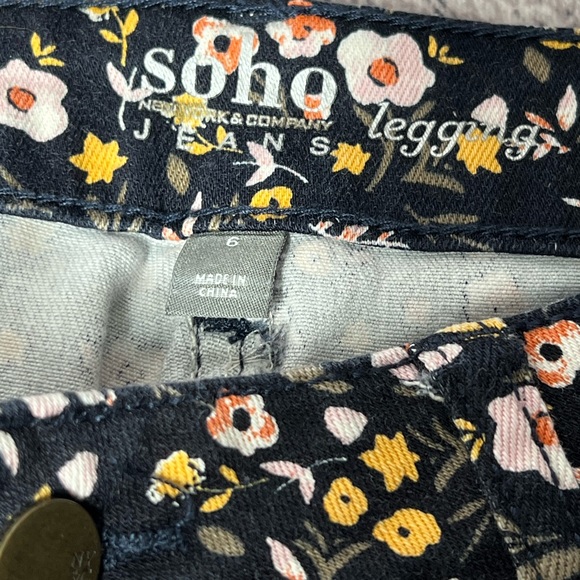 Women’s Floral Black Jeans - Picture 5 of 5
